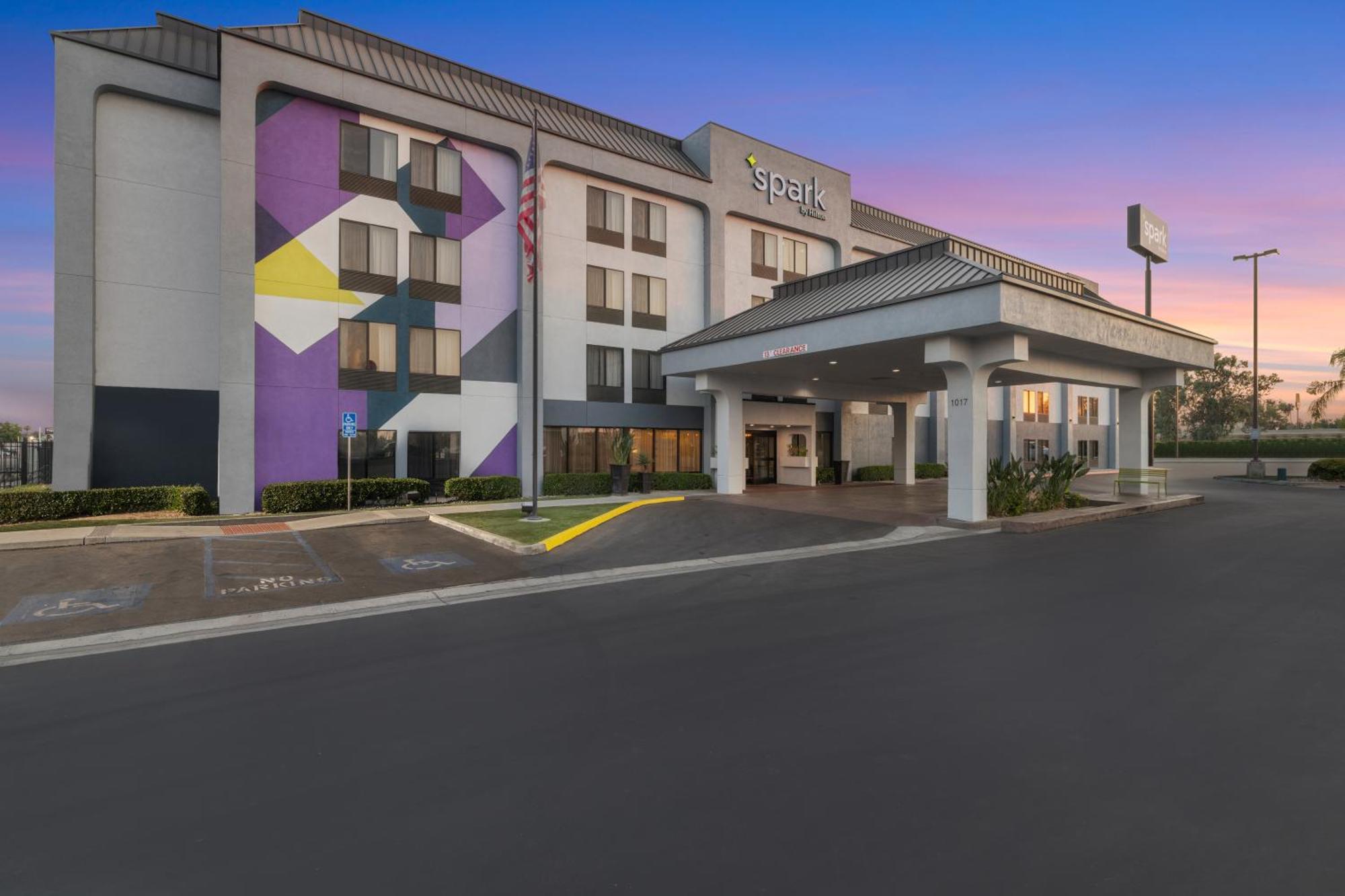 Spark By Hilton Bakersfield Central Екстериор снимка
