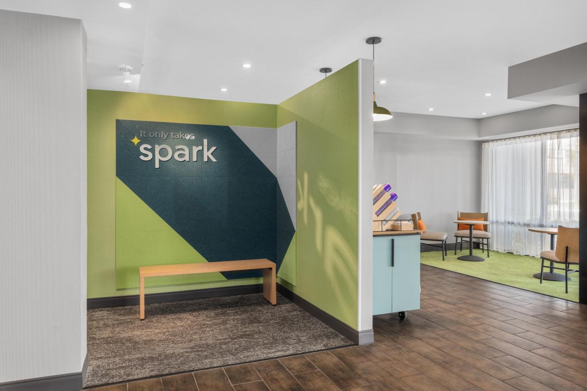 Spark By Hilton Bakersfield Central Екстериор снимка
