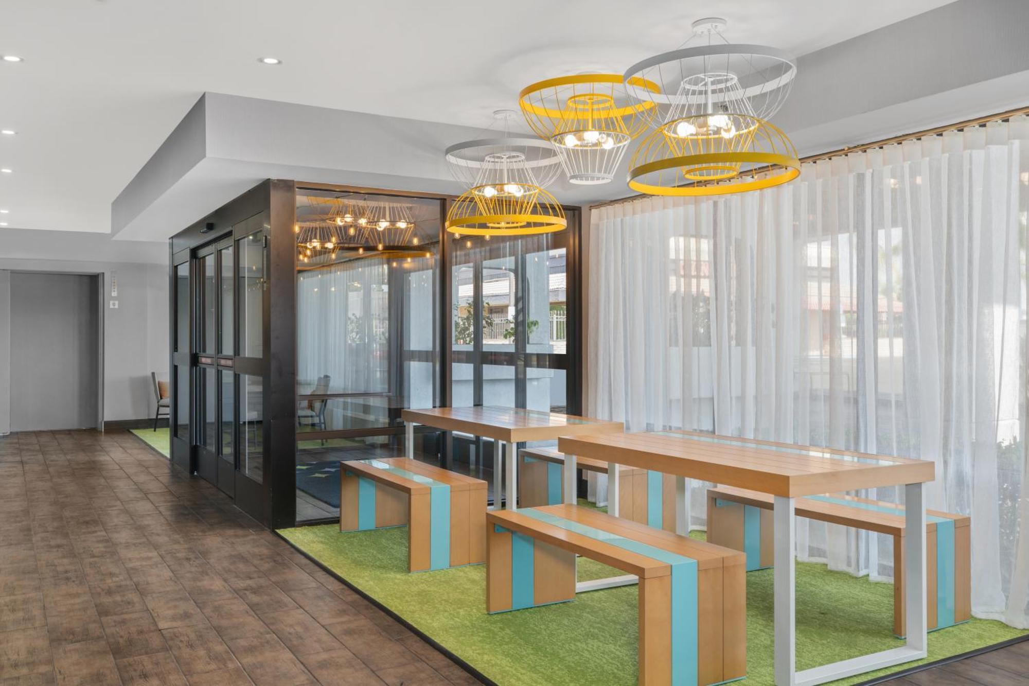 Spark By Hilton Bakersfield Central Екстериор снимка