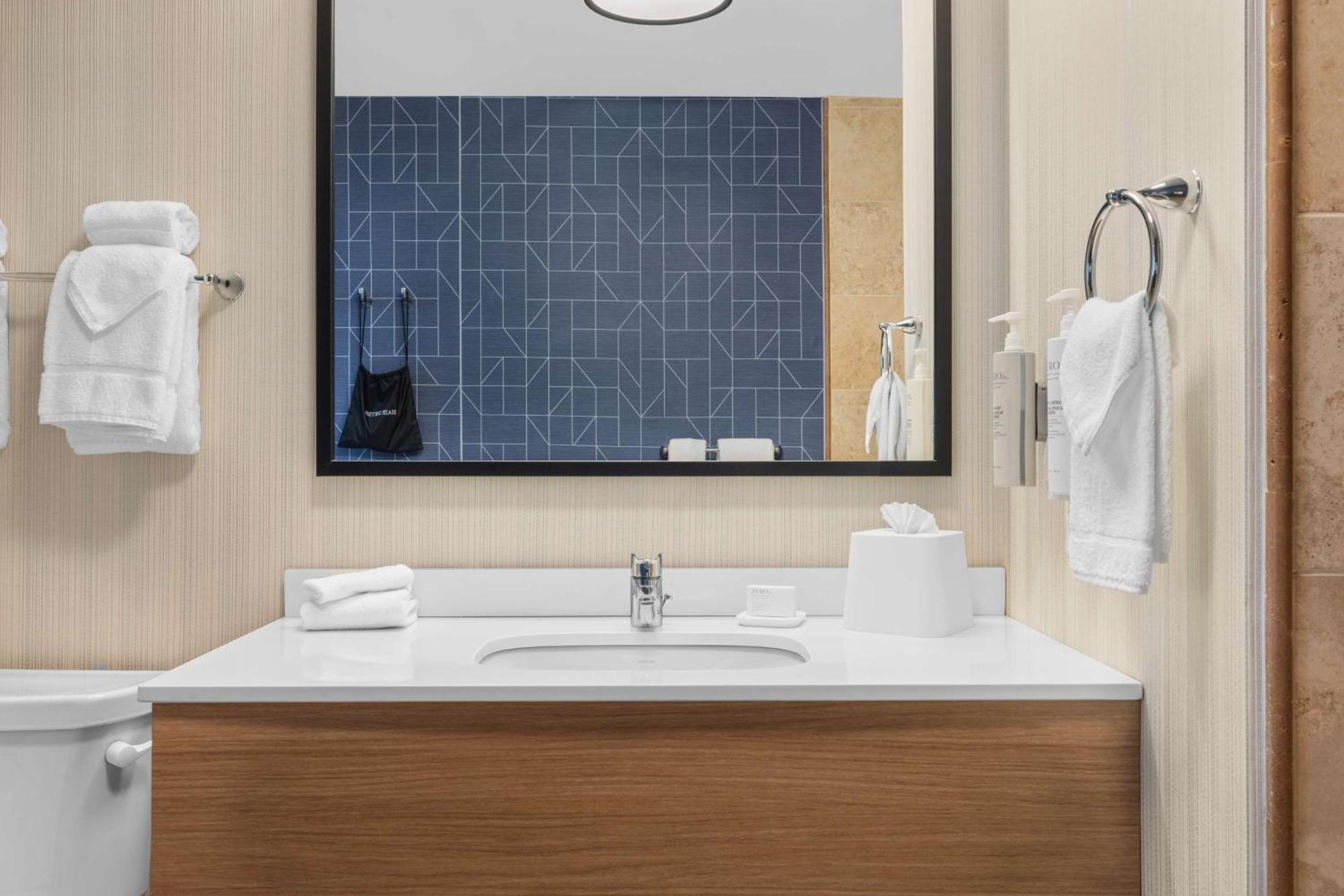 Spark By Hilton Bakersfield Central Екстериор снимка